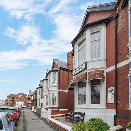 Deneside Guest House Blackpool Buitenkant foto